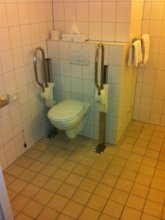 toilet met beugels, 2-mindervalidenkamers-novotel-eindhoven.4
