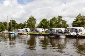 RCN-de-Potten-Vakantiepark-aan-Sneekermeer-kampeerplaatsen-aan-water (2)